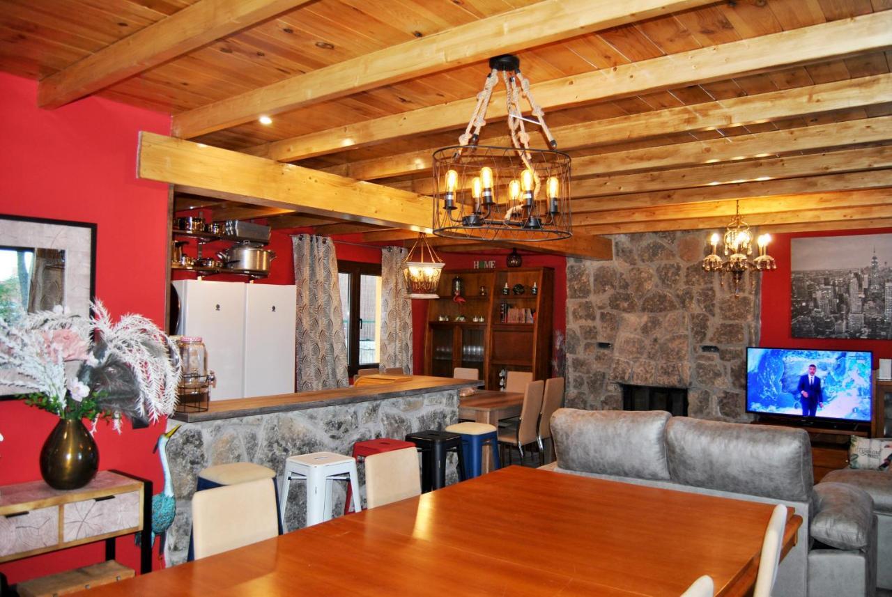 Complejo Casas Rurales Mansiones Y Villas Deluxe Collado Mediano エクステリア 写真